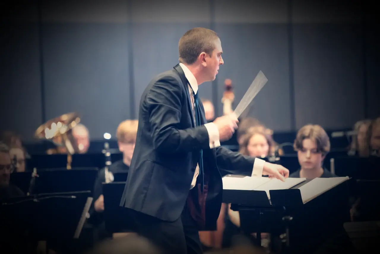 Simon Reade conducting the Hobart Wind Symphony